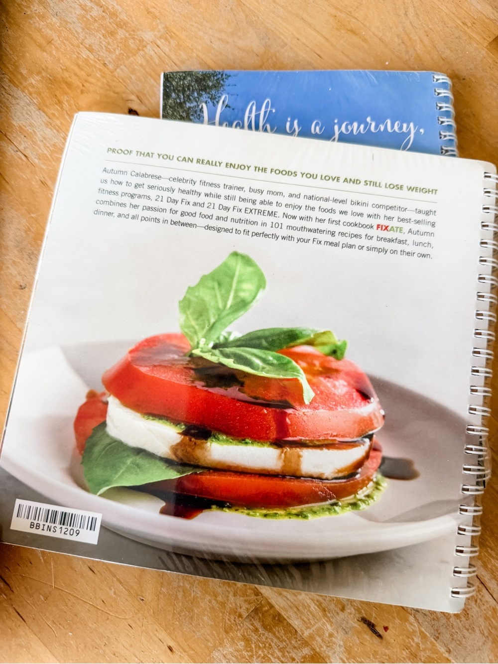 Beachbody Fixate Cookbook +
Containers - Picture 3 of 8